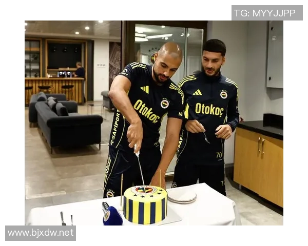 足球场上最搞笑球星盘点:从滑稽失误到奇葩庆祝瞬间