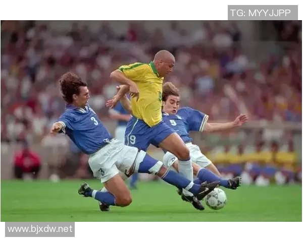 足球明星卡欧洲杯马赛克:探索球员风采与赛事回忆的独特融合